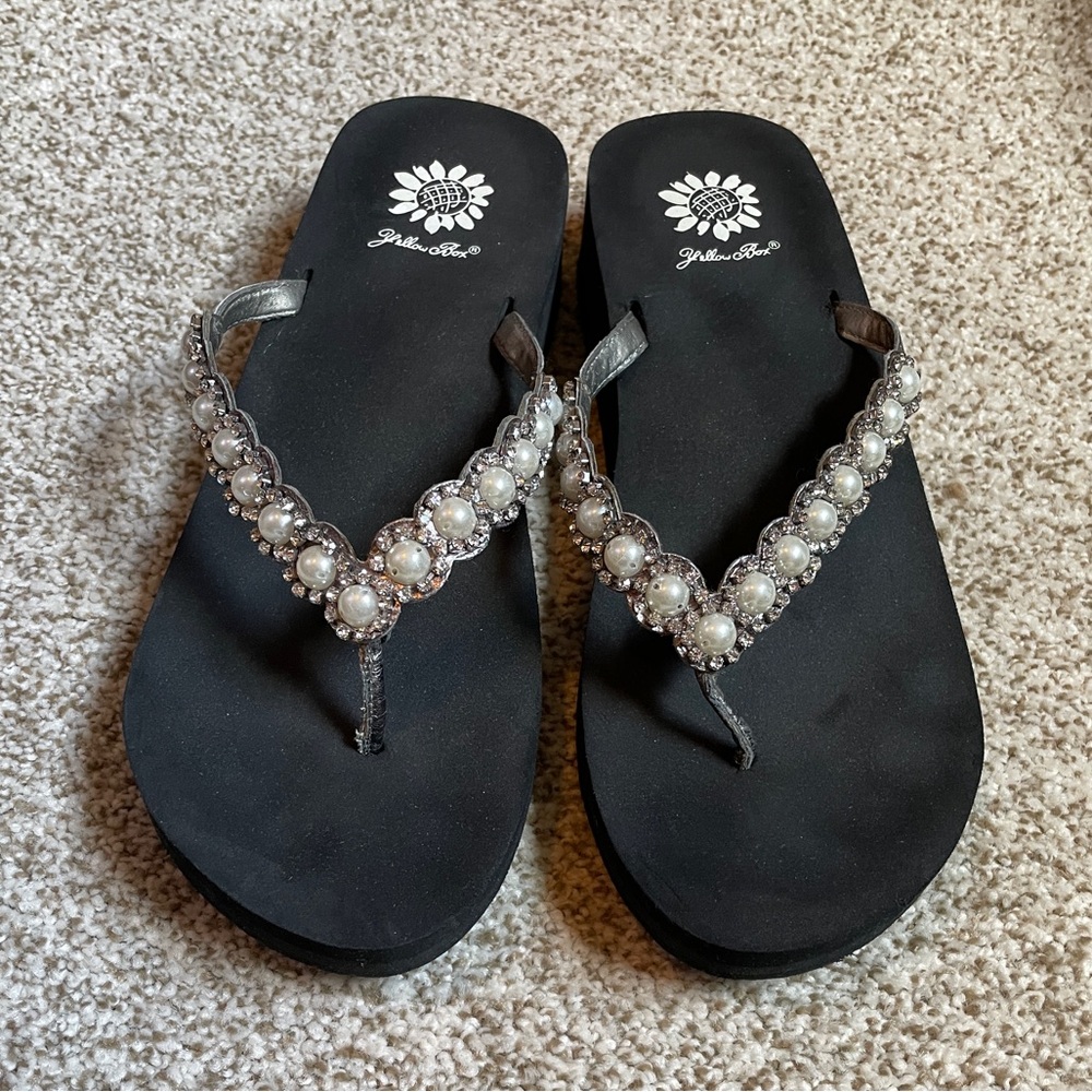 NIB Yellow Box Yedda Wedge Flip Flops
